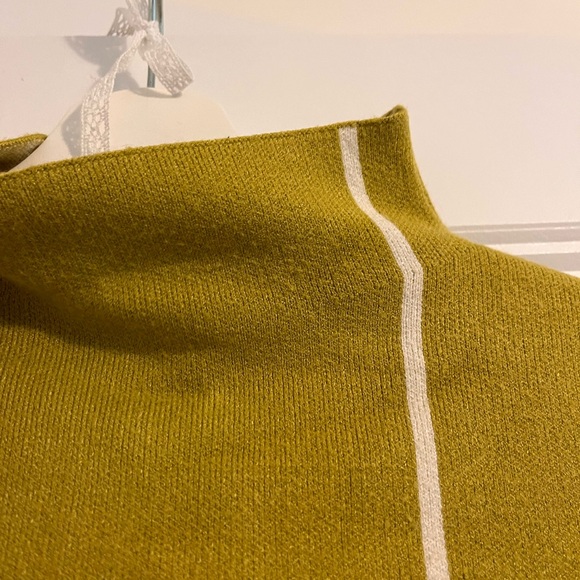Cowl neck green sweater - Picture 2 of 5
